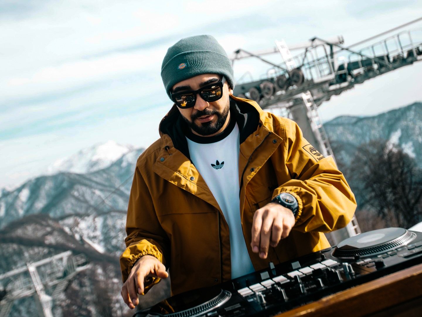 Calvin Harris-dən öncə DJ Vugarixx səhnədə olacaq